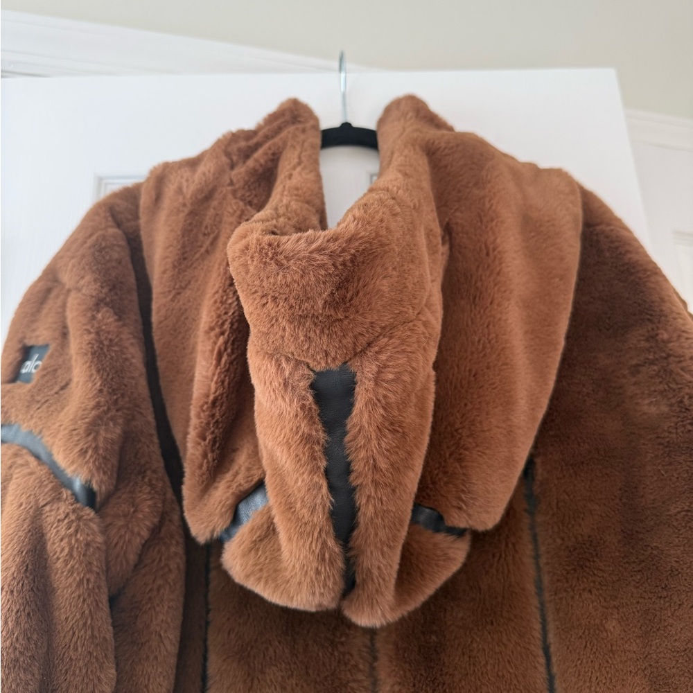 ALO Yoga Knockout Faux Fur Hooded Oversized Coat Jacket Chocolate Brown - Picture 5 of 15